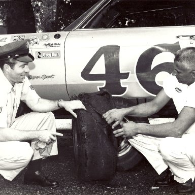 Roy & Tom looking at tire from the last race