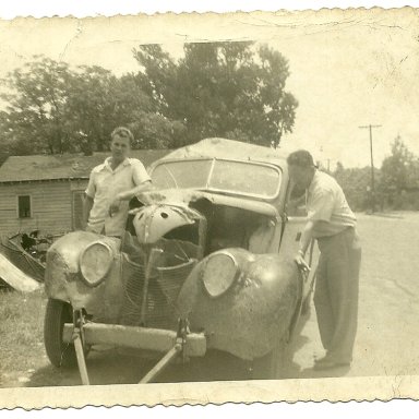 Son, Robert D. Lanford, looking over dad's (Hugh T. Lanford #71) wreck.