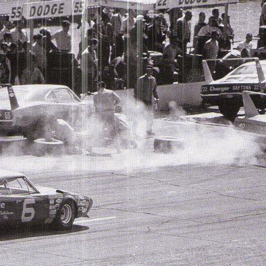 1970 DAYTONA PIT ACTION