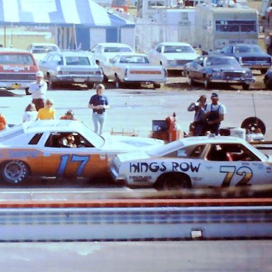 #72 Benny Parsons #17 Darrell Waltrip 1975 Rebel 500 @ Darlington
