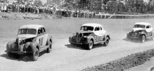 Bill Snowden In #16 Runs Just Ahead Of #22 Red Byron And #17 - Gallery ...