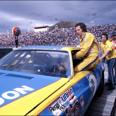 dale earnhardt getting in his car for the race
