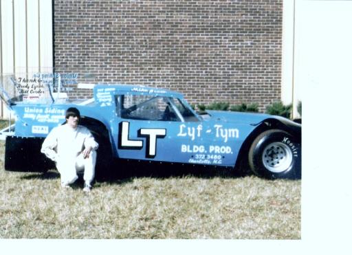 mike-scott-with-new-car-sponsored-by-lyf-tym-building-products