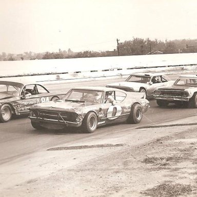 Hberg%20Racing%201969%20-%203%20Pgh%20200%20starting%20line%20up