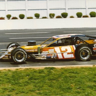 199687_160296337362459_100001462823820_345954_4560588_n