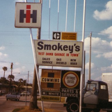 Smokey's Garage 1977