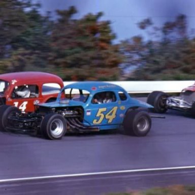 Turner Bros #18 coupe tracking down the Dick Barney owned #14 coach and I believe Roger Burdick in the #54 coupe