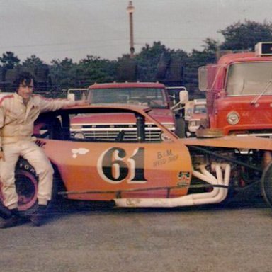 Richie Evans sitting on Pinto 70s