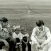 Bobby and Davey Allison with the little ones / GA INT