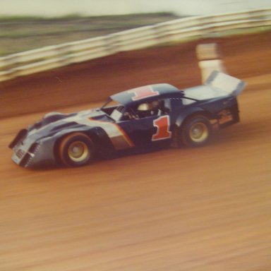 melvin corum at volunteer speedway