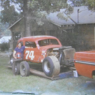 i think this guy owned ashway speedway