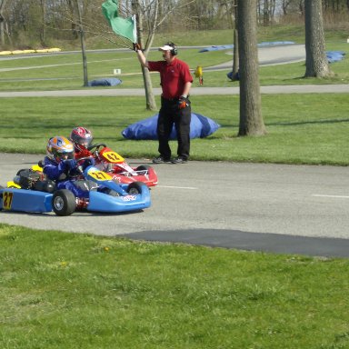 brendan taking the lead at green flag