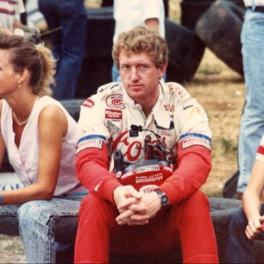 Bill Elliott with fans - 1989