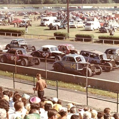 LAST RACE AT EASTERN STATES  3 WIDE START