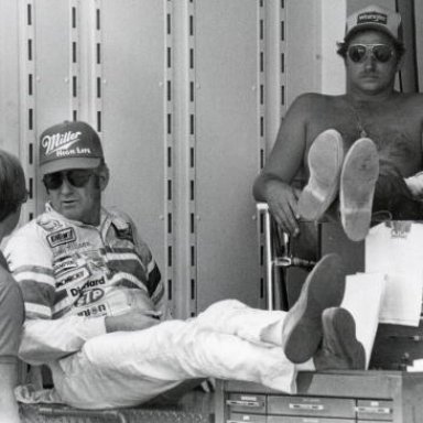 Comfy Dale, Comfy Bobby