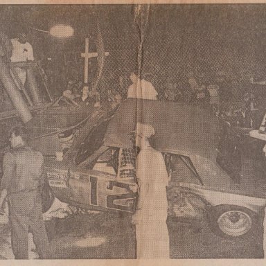 SOUTHSIDE SPEEDWAY #12 RACE CAR HITS FLAG STAND AUGUST 15, 1975 PHOTO C 190