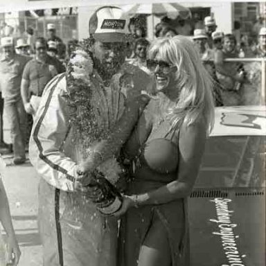 Linda Vaughn, Champagne