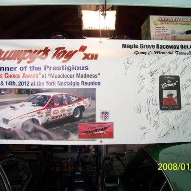 BANNER SIGNED BY THE PROS AT MAPLE GROVE , OCT.2012 TRIBUTE TO THE GRUMP