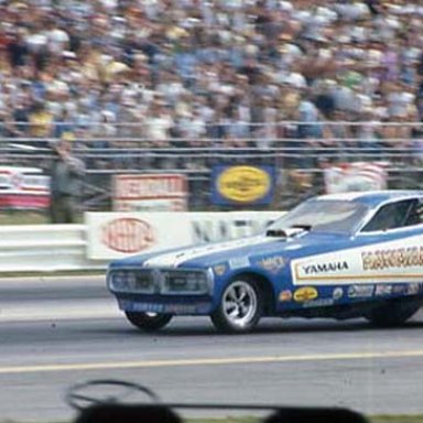 HAWAIIAN FUNNYCAR BURNOUT_AT INDY_