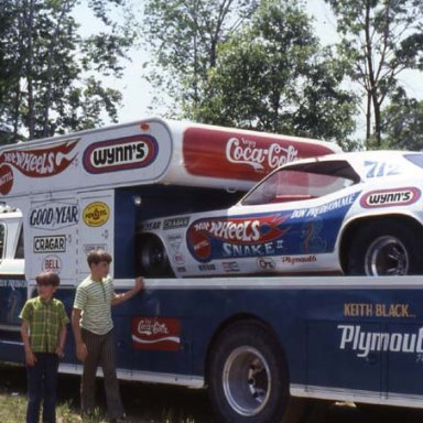 SNAKES_TRUCK___CAR_AT_MILAN