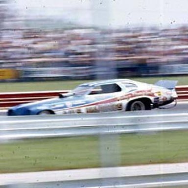 M_T_FUNNY_CAR_AT_SPEED_75_INDY