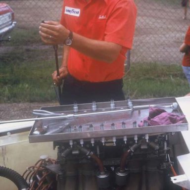 Butch Leal 1973 changing 16 plugs  dragway 42  photo by Todd Wingerter