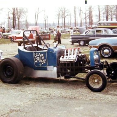 Bill Levec-Gouker hemi alt.  1967 Dragway 42 photo by Todd Wingerter