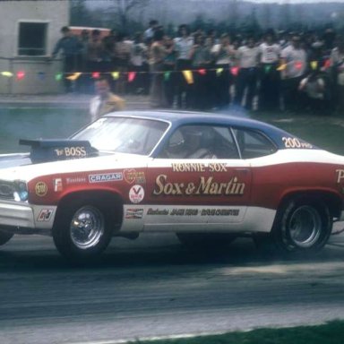 Ronnie Sox gets hook up at thompson dragway  photo by Todd Wingerter