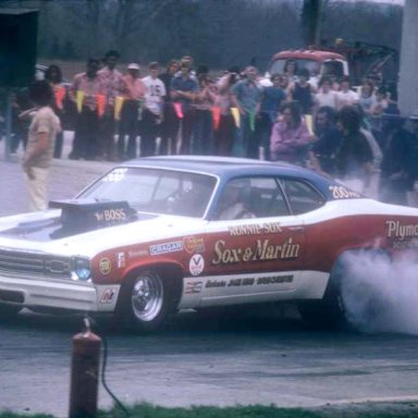 Ronnie Sox great burnout at thompson dragway photo by Todd Wingerter