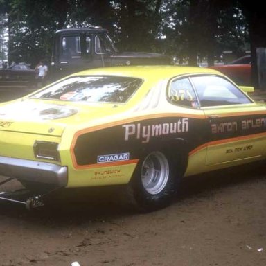 Arlen Vanke pit 1973 dragway 42   GREG  paint job  photo by Todd Wingerter