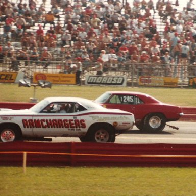Dean Nicopolis ss-da 70 Ply  vs Eddie Miranian 69 Camaro  1982 Indy Class run