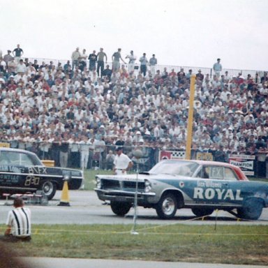 Jim Wangers Royal Pontiac vs Fast Eddie Kanter 1965 Indy b-fx