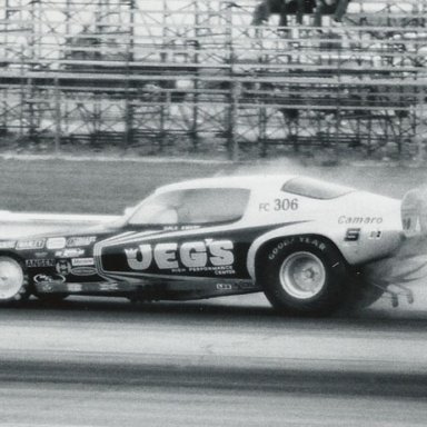 Dale Emery burnout in Jeg's Funny Car Indy