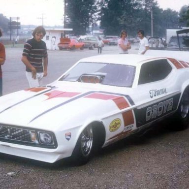 Tommy Grove 1973 Dragway 42 pit   photo by ToddWingerter
