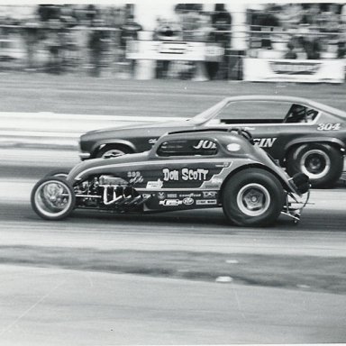 Don Scott running B-d 1972 Indy