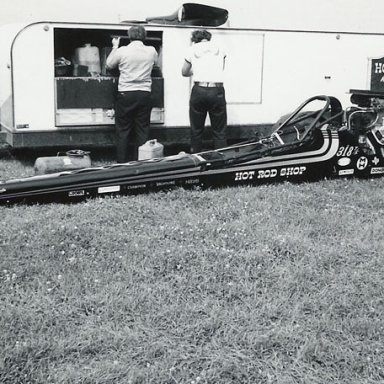 Jon Hansen in Milan pit 8-73 UDRA Dragsters