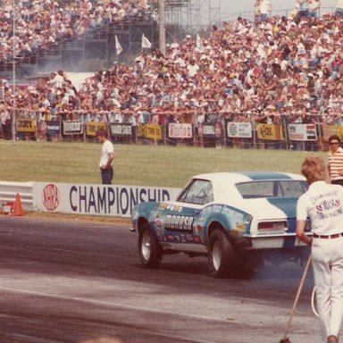 1976 INDY Kenny Schlinder coming off