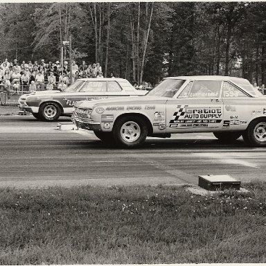Luke Garner Ss-ea vs Ted Flack  SS-D 64 Plym Milan 1972