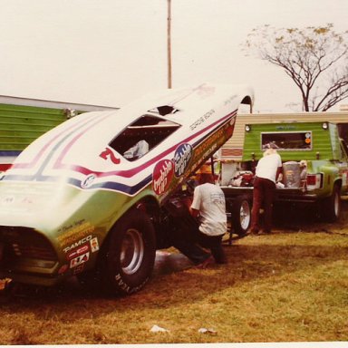 1977 INDY Gordie Bonin in pit