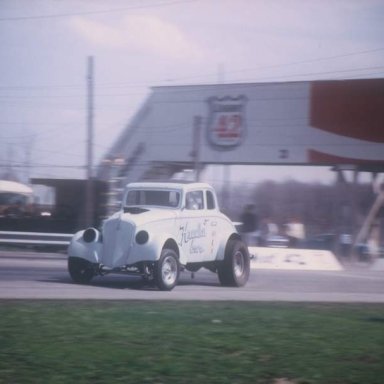 tom Hrudka driving 33 willys at Dragway 42 1971  photo by Todd Wingerter