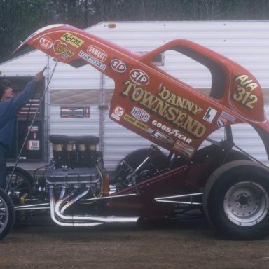 Danny townsend in pit 1975 Dragway 2  photo by Todd Wingerter