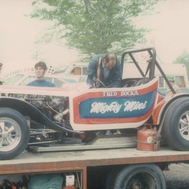 Fred Bocka E-a in Dragway 2 pit 1973  photo by Todd Wingerter