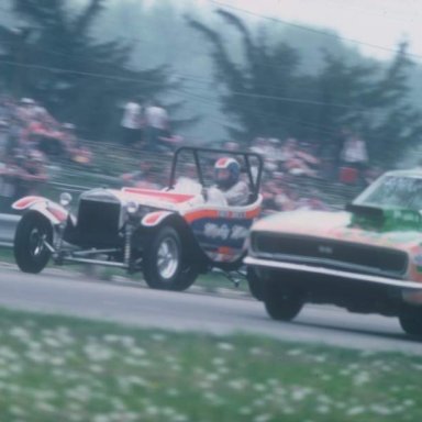 Fred Bocka E-a vs 67 Camaro in traps 1973 Dragway 42  photo by Todd Wingerter