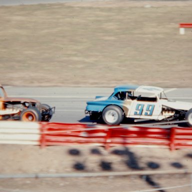 Evans chases Bodine Lancaster1971