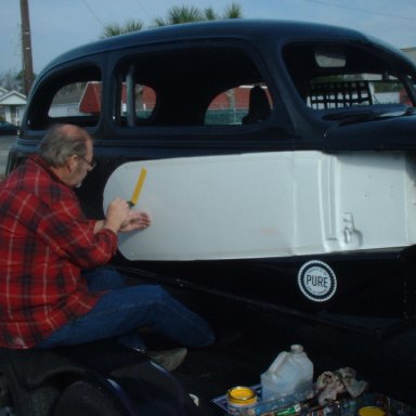 Sign Painter Larry Ferguson