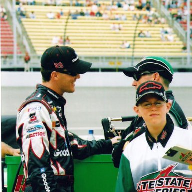 KEVIN_HARVICK ON PIT ROAD MIS 6-05