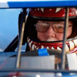 after-70-years-ageless-wonder-red-farmer-still-racing-and-winning